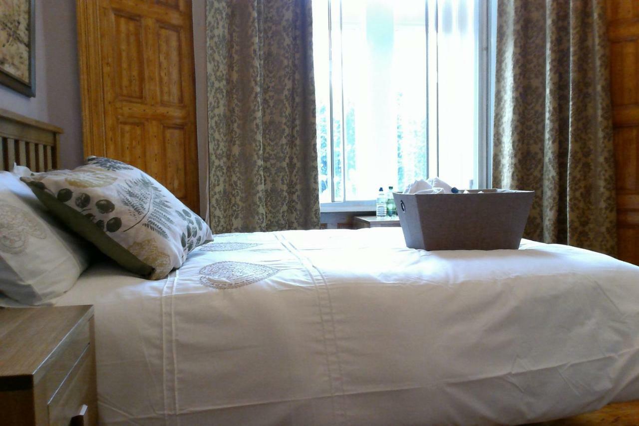 Tweepersoonskamer met Gedeelde Badkamer